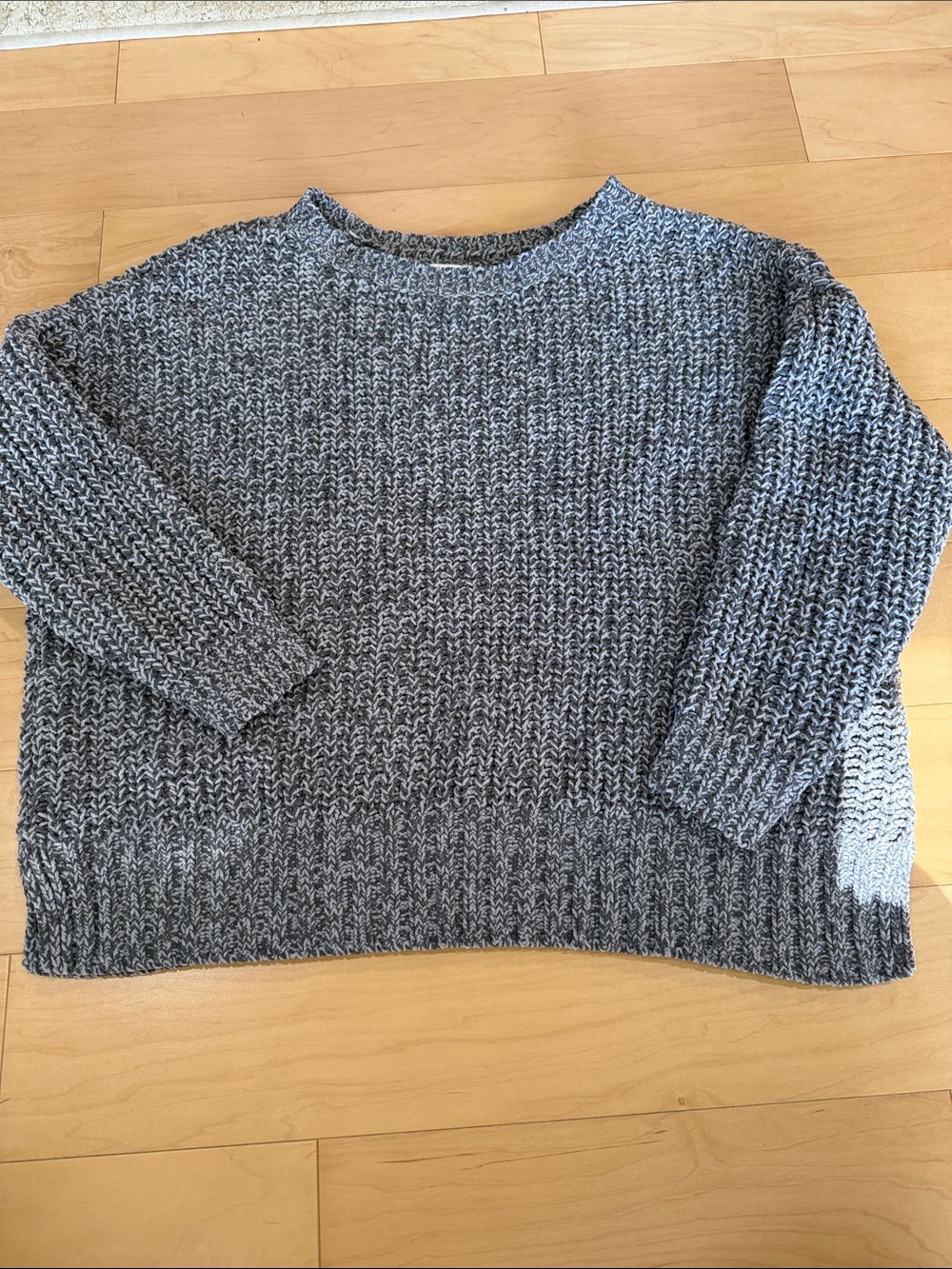 AEO chunky knit two-toned grey wide crewneck oversize sweater - size M